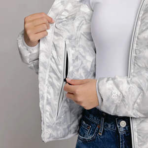 Nueva llegada al por mayor colorido al aire libre transpirable cortavientos ultraligero pato chaqueta de las mujeres - Product Image 4