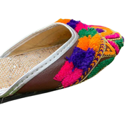 Vente chaude Produit Khussa Chaussures pour Femmes Intérieur Plat Léger Couleurs Mixtes Pakistanais Punjabi Femme À La Main Khussa Chaussures