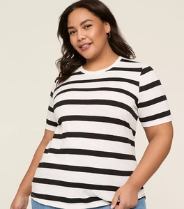 เสื้อยืดลายทางคุณภาพสูงสำหรับผู้หญิง ระบายอากาศได้ดี เหมาะสำหรับใส่ลำลองในฤดูร้อน รับผลิตตามแบบส่วนตัว ไซส์พลัส ODM/OEM ขายส่งเสื้อผ้าสำหรับผู้หญิง - Product Image 5