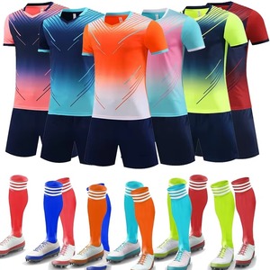 Venta al por mayor de fútbol desgaste Jersey de secado rápido uniforme en el extranjero elegante entrenamiento de fútbol conjunto para los hombres - Product Image 5