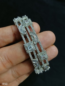 กำไลเพชรสุดพิเศษแบบอเมริกันของชาวอินเดียกำไลชุบทอง CZ-เครื่องประดับเลียนแบบชาติพันธุ์อินเดียขายส่งสำหรับเจ้าสาว - Product Image 2