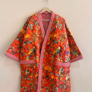 Bata Kimono Acolchada con Estampado Floral de Aves, Hecha a Mano, Larga, Estilo Duster, Chaqueta para Mujer - Product Image 1