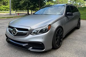 Excelente estado, Mercedes-Benz E63 S AMG Wagon 2014 usado, color gris Magno Allanite. - Product Image 2
