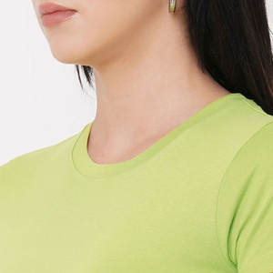 เสื้อยืดผู้หญิงสุดเก๋ 100% ผ้าฝ้าย เป็นมิตรกับสิ่งแวดล้อม สวมใส่สบาย ระบายอากาศได้ดี แห้งเร็ว สไตล์ลำลอง สำหรับฤดูร้อน รับผลิตแบบ OEM ขายส่งจำนวนมาก - Product Image 6