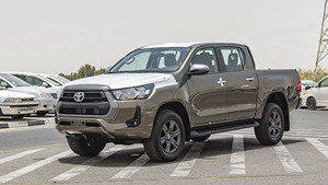 <span class=keywords><strong>Toyota</strong></span> <span class=keywords><strong>Hilux</strong></span> DC 2.4D <span class=keywords><strong>MT</strong></span> 4X4 d'occasion en bon état, vitres électriques, année <span class=keywords><strong>2022</strong></span>, bronze, bien entretenue, prête à rouler - Product Image 4