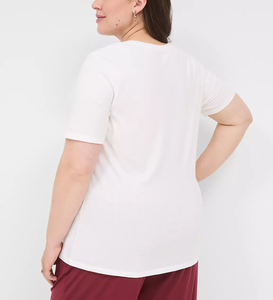 เสื้อยืดผู้หญิงคอวีทรงหลวมไซส์ใหญ่ ผ้าฝ้าย 100% สกรีนโลโก้ได้ สไตล์ลำลองแนวสตรีท น้ำหนัก 180 GSM สำหรับฤดูร้อน ผลิตแบบ OEM - Product Image 3