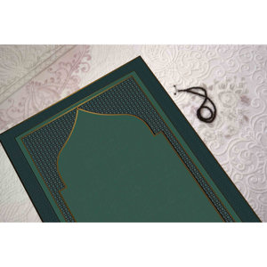 Tapis de prière vert doré : Tapis de prière islamique avec un design doré élégant, avec tapis à poils doux - Product Image 3