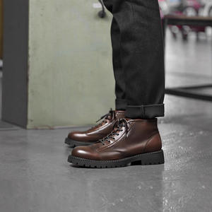 Bottines classiques en daim avec semelle antidérapante et semelle intérieure rembourrée pour le bureau et les occasions professionnelles - Product Image 2