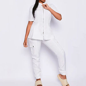 Tenues de travail pour femmes conçues pour les environnements de santé, offrant une conception pratique, un ajustement confortable et un soutien au travail quotidien - Product Image 5