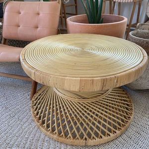 Mesa de ratán con diseño minimalista y sensación terrosa - Product Image 4