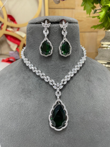 Ensemble de collier élégant en zircon cubique et boucles d'oreilles assorties Sparkling Bridal, bijoux de soirée pour femmes Collier de luxe pour filles - Product Image 4