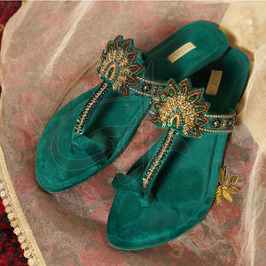 Zapatos de Mujer Color Verde Botella, Estampados, Antideslizantes, Elegantes, Hechos a Mano, con Flores Bordadas Intrincadamente, Parte Superior de Gamuza y Terciopelo, Naturales - Product Image 3