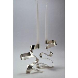 Portavelas de aluminio moderno y elegante con intrincado acabado artesanal para una elegante decoración de cena con velas - Product Image 4