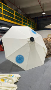 Parasol d'extérieur moderne en aluminium imperméable avec support lumineux et base en granit pour jardin, <span class=keywords><strong>parc</strong></span> et terrasse - Product Image 4