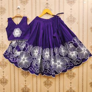 Shoryam Moda, Nuevo Lehenga Choli Étnico con Bordado Floral para Niñas, Largo hasta el Suelo |   Moderno y de Primera Calidad para Todas las Temporadas - Product Image 1