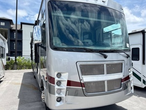 Vendedor Verificado de C-o-a-c-h-m-e-n E-n-c-o-r-e 355DS Usado del 2023, Listo para Viajar - Product Image 5