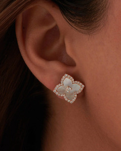 Élégantes boucles d'oreilles clous Bunchberry avec monture diamant, 0,59 ct de diamant naturel couleur G-H, clarté VS, malachite, nacre, or massif 14K, cadeau - Product Image 1