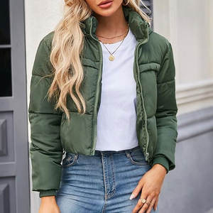 Chaquetas acolchadas gruesas de invierno para mujer, prendas de vestir cortas con capucha, técnica de punto transpirable, precio al por mayor teñido liso - Product Image 2