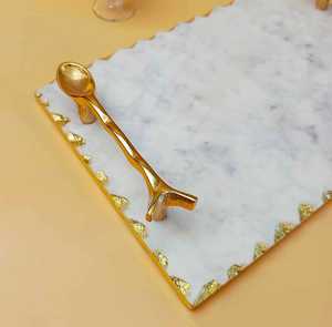 ถาดหินอ่อนสีขาวหรูหราสไตล์โมเดิร์นทำมือ พร้อมหูจับทองคำเปลว  งานตกแต่งบ้านสำหรับคริสต์มาสและรอมฎอน  ทำจากอะลูมิเนียมสั่งทำพิเศษ - Product Image 4