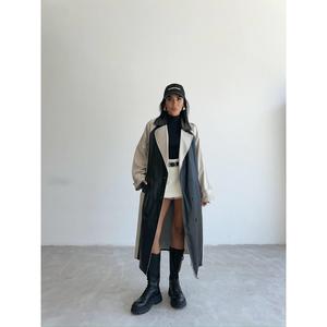 Trench-coat pour femme avec empiècements en cuir le long du col, couleur pierre - Product Image 1