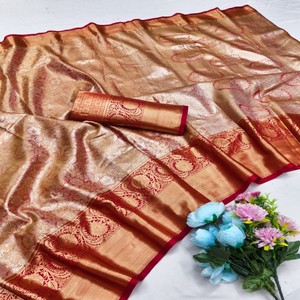 Sari de Seda Kanjivaram Premium VASTRA COTTAGE con Tejidos Florales de Zari, Borde en Contraste, Pallu Rico, Combinado con Blusa de Brocado - Product Image 4