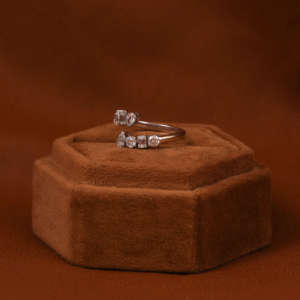 Bague de fiançailles multi-formes de luxe 4.0 carats plaquée or massif 18KT certifiée IGI avec bagues fines pour femmes en diamant cultivé en laboratoire - Product Image 2