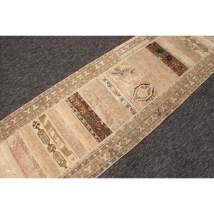 Alfombra turca vintage, alfombra de patchwork de 2.6x8.3 pies, alfombra beige con pequeños motivos geométricos y elementos florales. - Product Image 3