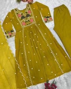 TOP Y PANTALÓN DE FIESTA CON FANCY DUPPATA Y TRABAJO BORDADO - Product Image 3