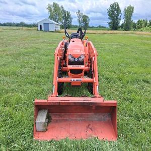   Tractor L2502HST, Compre Ahora, Entrega Rápida Disponible, Calidad Premium para Agricultura, Paisajismo y Trabajo Pesado - Product Image 5