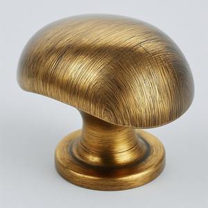 Perilla de puerta decorativa de latón con forma redonda martillada y acabado antiguo Diseñado para interiores decorativos - Product Image 5