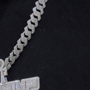 จี้เพชรโมอิสซาไนต์แบบ Iced Out สั่งทำตัวอักษรย่อได้ ดีไซน์หรูหราสไตล์ฮิปฮอป เงินแท้ 925 สำหรับทั้งชายและหญิง - Product Image 3