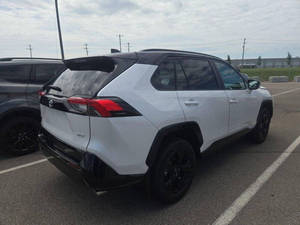 Autos usados más vendidos 2024 RAV.4 XLE 4 puertas SUV - Product Image 3