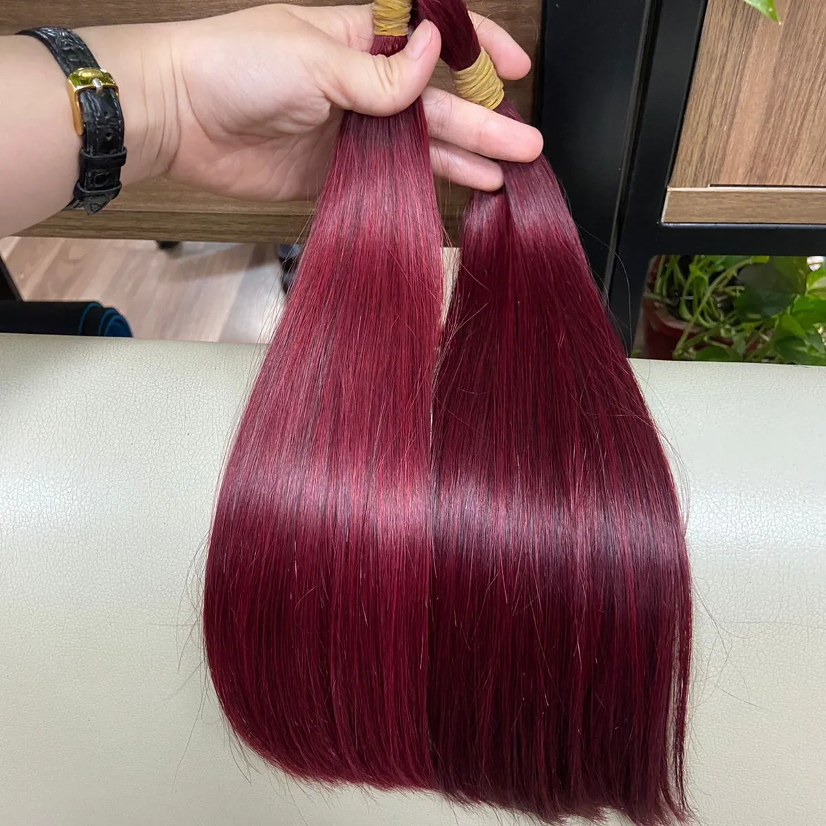 Vente en gros de qualité supérieure Extensions de cheveux en vrac de cheveux vietnamiens Texture droite couleur rouge 8-30 pouces