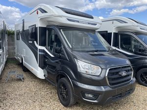 Autocaravana Sprinter Muy Limpia, 4x4 Todoterreno, con Volante a la Derecha, 4WD, RV para Todo Terreno con Sola - Product Image 3