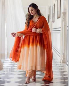 Conjunto de Vestido, Dupatta y Pantalón de Seda Chinon para Fiestas y Bodas Tradicionales Indias Modernas - Product Image 3