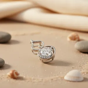 Pendentif solitaire en argent 925 en forme de cœur romantique avec serti de strass en cristal rond pour femme, bijoux de fiançailles - Product Image 1