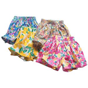 Nuevos pantalones cortos personalizados con flores florales para niñas, pantalones cortos de playa de pierna ancha, pantalones cortos de verano para niños 2024 - Product Image 1