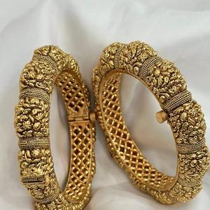 Clásico de moda chapado en oro mate hermoso aspecto dos conjuntos de brazaletes elegantes brazaletes que se pueden abrir para mujeres para ropa de boda - Product Image 1