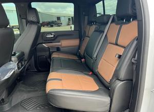 Chevrolet Silverado 2500HD Crew Cab 4WD 2022 Usada en Buen Estado - Product Image 4