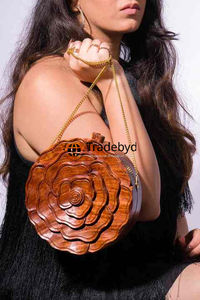 Bolso de mano de madera estilo bohemio para mujer accesorio único hecho a mano para ocasiones especiales de Tradebyd - Product Image 4
