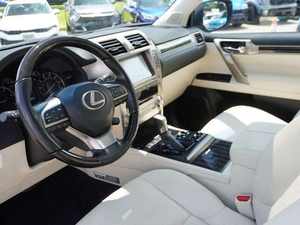 L e x u s G X 460 Luxury AWD con rueda de aleación Asientos de cuero Sistema de navegación Asientos de tercera fila Arranque remoto Techo solar - Product Image 6