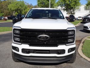 Ford Super Duty F-350 SRW LARIAT d'occasion propre 2024 - Product Image 3