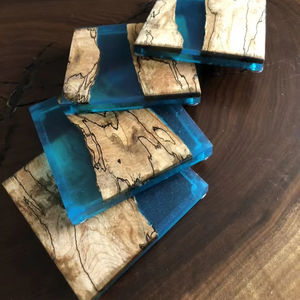 Sous-verres stylés en bois de noyer et résine pour la maison, sous-verre en bois et résine époxy, sous-verre personnalisé de luxe pour boisson - Product Image 1