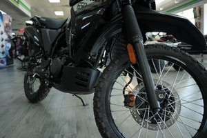 Nuova Kawasaki <span class=keywords><strong>KLR</strong></span> 650 Dual Sport 2026: Moto da Avventura On-Road e Off-Road, Motore Monocilindrico DOHC, Certificata EPA ed ECE - Product Image 5