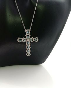 JEWELSPAARK Collier Pendentif Unisexe Chrétien Religieux en Argent Sterling avec Croix et Diamants Blancs et Bleus Naturels Ronds et Baguettes de 1,03 Ct - Product Image 6