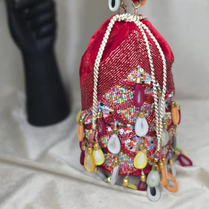 กระเป๋าคลัทช์แฟชั่นสุดหรูสำหรับสุภาพสตรี ขายดี คุณภาพพรีเมียม เหมาะสำหรับงานปาร์ตี้และงานกลางคืน ผลิตภัณฑ์ขายส่งคุณภาพสูง - Product Image 1