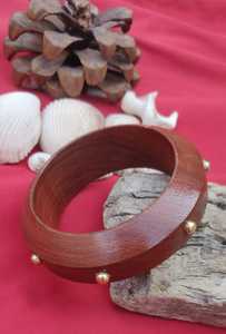 Bracelet élégant en bois naturel et en laiton fait à la main bijoux de mode écologiques pour les femmes - Product Image 3