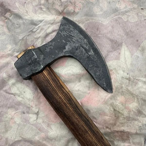 Hacha de Acero al Carbono Burraq Personalizada de 19.5 Pulgadas, Hacha de Tomahawk con Mango de Palisandro Barbudo, Funda de Cuero, Regalo para Acampar al Aire Libre, para Papá - Product Image 4