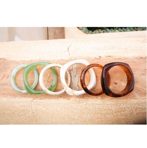 Brazalete de Resina Impermeable de Lujo con Diseño Único, Hecho a Mano, Personalizable, Joyería Elegante para Mujer, Regalos para Días Festivos - Product Image 1