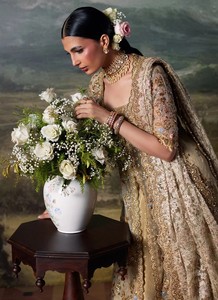 Robe de mariée brodée style A-Line avec lehenga choli, dupatta en résille, manches longues, ornée de perles florales, longueur ras du sol, pour cérémonie - Product Image 3